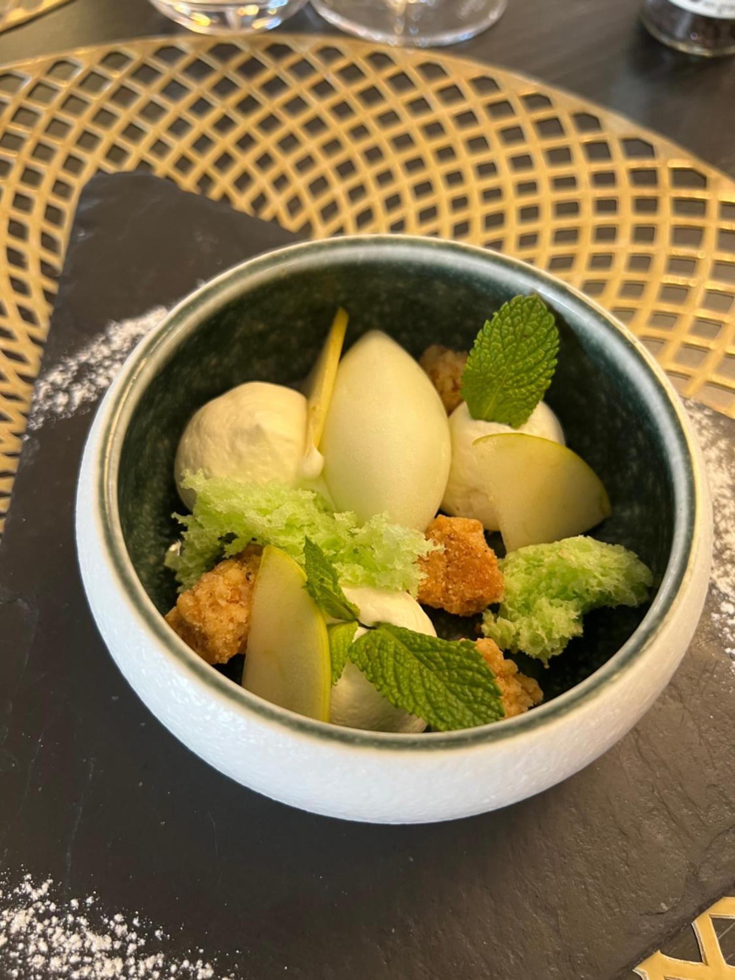 La Glycine Hotel, Spa Et Bien-Etre Bénouville Екстериор снимка