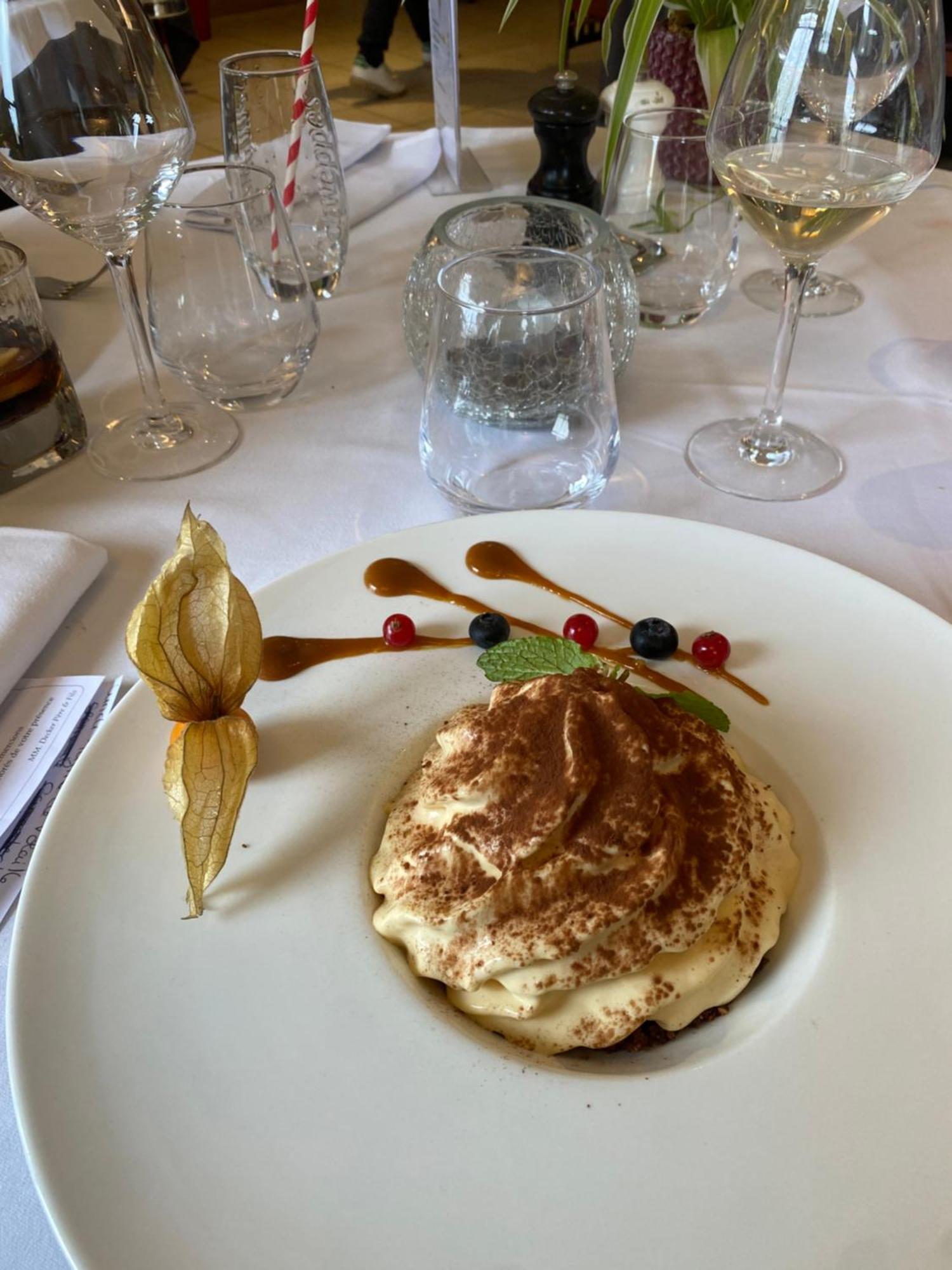 La Glycine Hotel, Spa Et Bien-Etre Bénouville Екстериор снимка