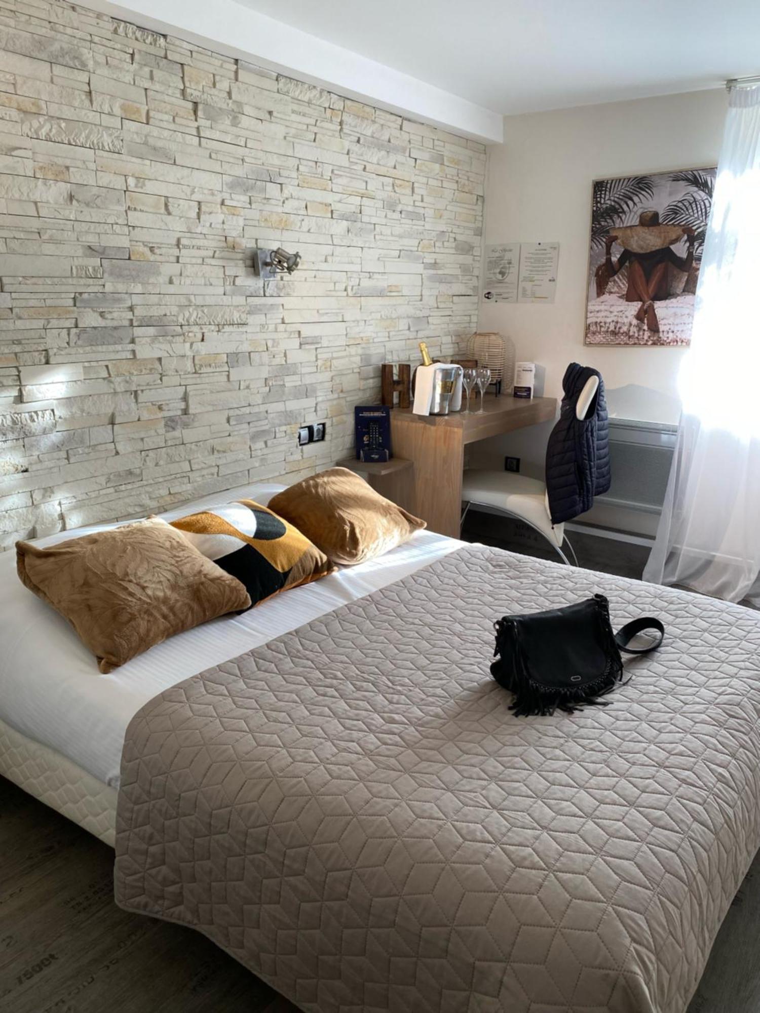 La Glycine Hotel, Spa Et Bien-Etre Bénouville Екстериор снимка