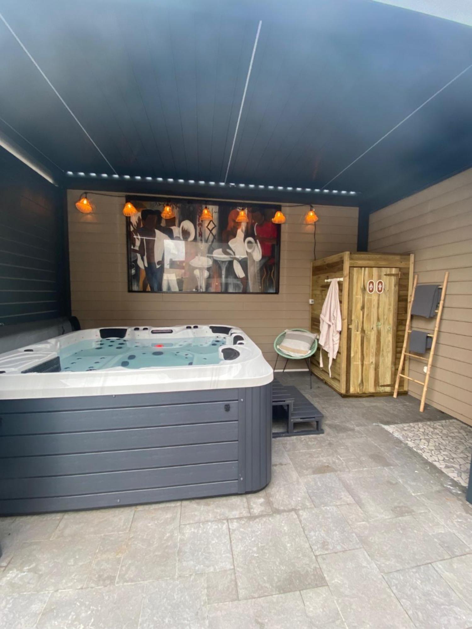 La Glycine Hotel, Spa Et Bien-Etre Bénouville Екстериор снимка