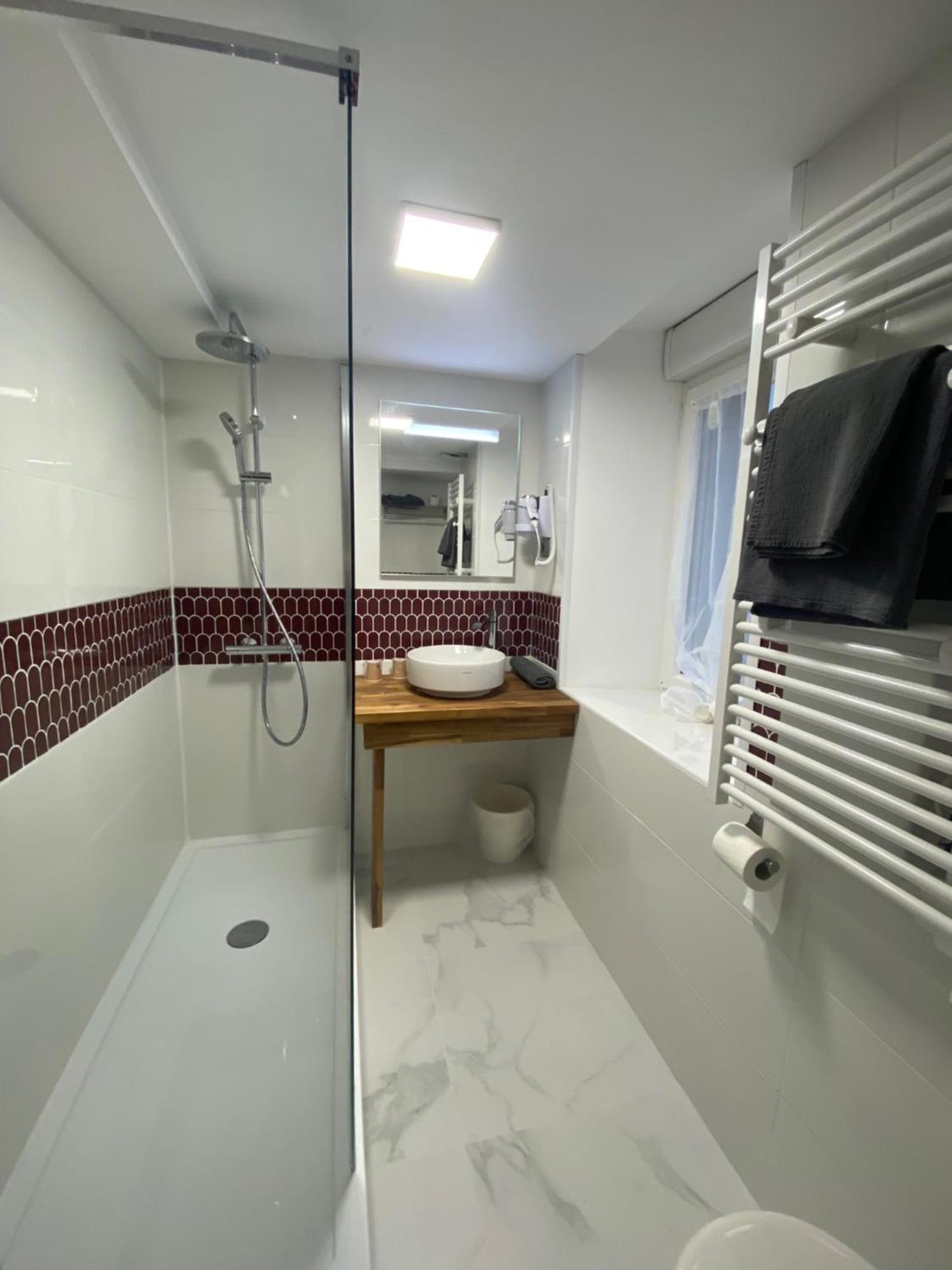 La Glycine Hotel, Spa Et Bien-Etre Bénouville Екстериор снимка