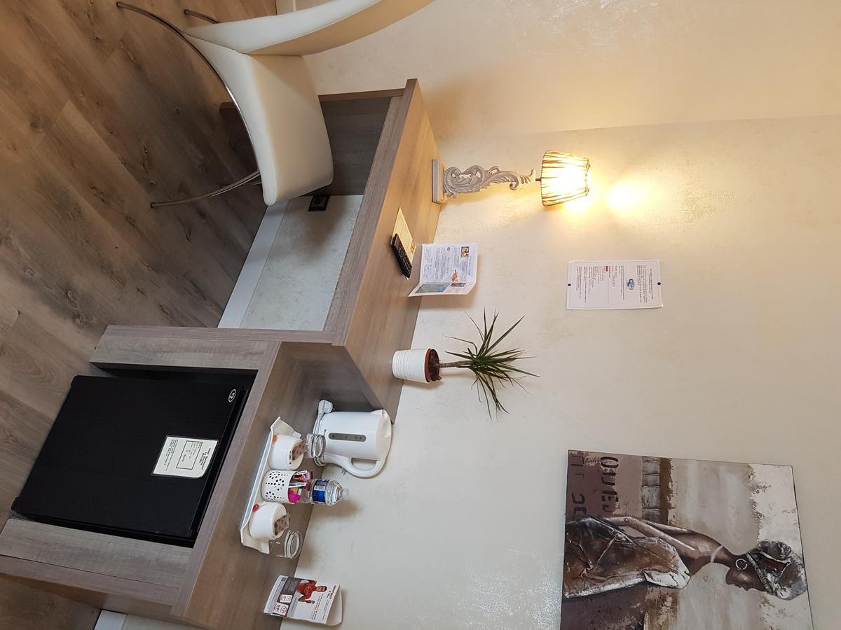 La Glycine Hotel, Spa Et Bien-Etre Bénouville Екстериор снимка